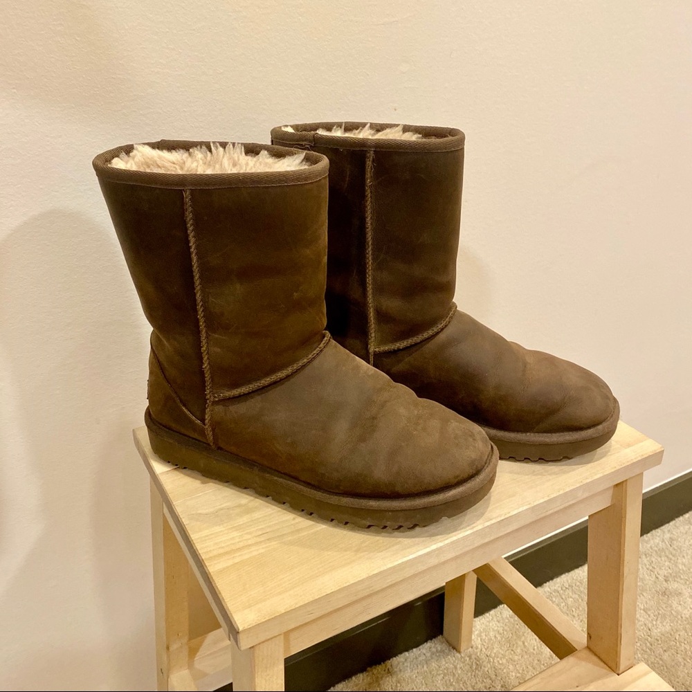 Ugg Short Classic Chocolate suede Size 8